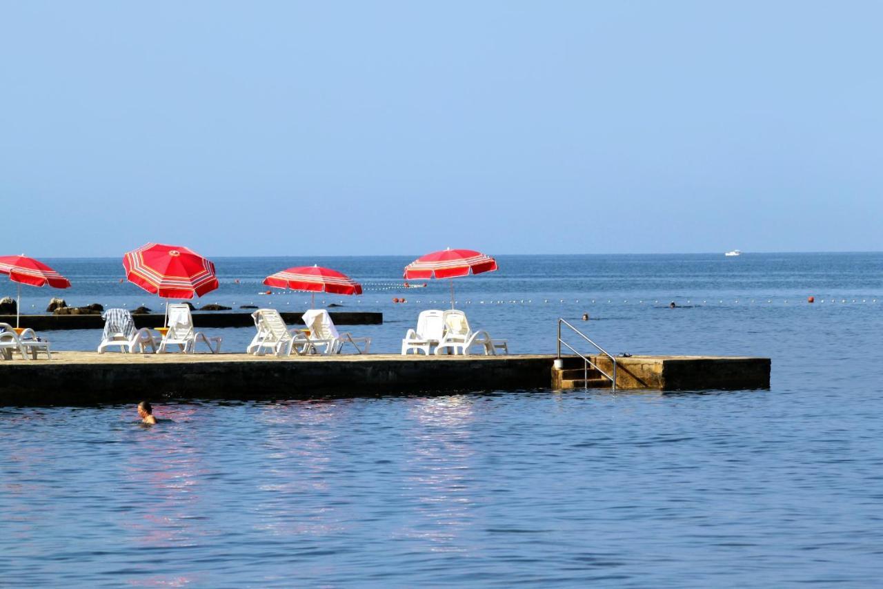 Apartments With A Parking Space Umag - 7066 ภายนอก รูปภาพ
